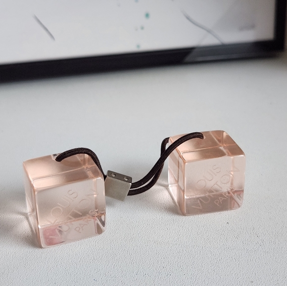 LOUIS VUITTON Pink Cube Hair Tie - Picture 4 of 5